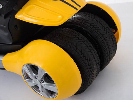 Voyage en karting électrique en voiture pour les enfants avec télécommande