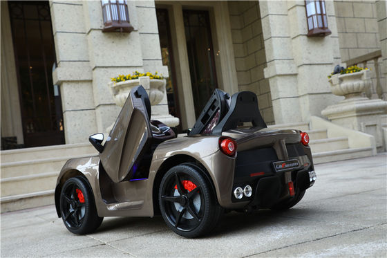 2023 Fabriqué dans les plus récents 12 Volt Kids Electric Ride On Car avec deux portes ouvertes brun