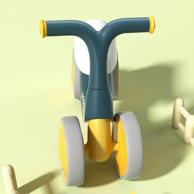 Voiture d'équilibre en plastique orange avec patin à roulettes silencieux et design vert