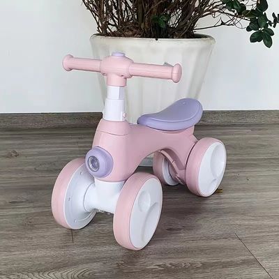 Dispositifs à bulles de musique chaude et roues en plastique Voiture pour enfants Max Loading 30kg Self Scooter