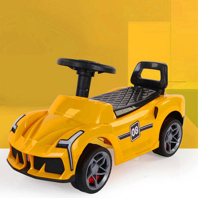 Les filles Rouge Blanc Jaune Swing Musique Voyage des enfants sur le scooter d'équilibre Voiture avec musique