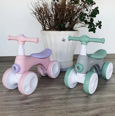 Vélo d'équilibre pour enfants à quatre roues avec appareil à bulles lumineuses à musique Taille du produit 56*30*45cm