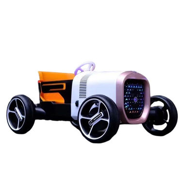 Une voiture électrique 12V avec télécommande 2.4G pour les enfants à conduire sur 4 roues