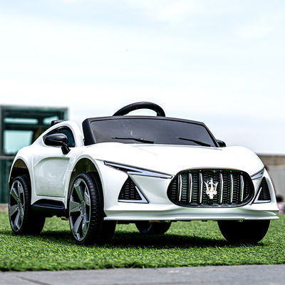14 kg de poids brut Voyage sur jouet multi-fonctionnelle voiture électrique pour enfants avec musique LED
