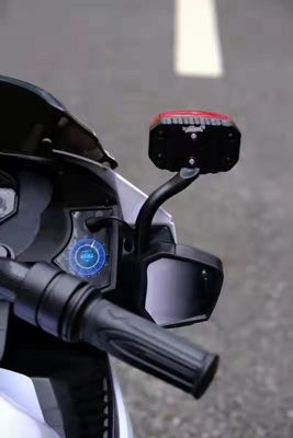 Moto électrique à trois roues pour enfants en rouge/blanc/argent/noir