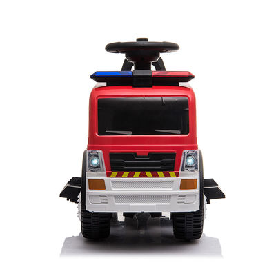 Des enfants chauds de 6V montent sur un camion de pompiers à batterie léger et abordable