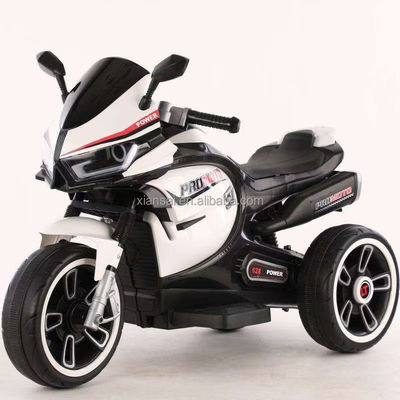 Tricycle à moto électrique blanche pour enfants avec lumière colorée et moteur 380*2