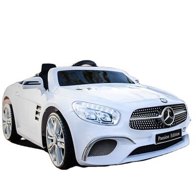 2.4G R/C Baby Ride On Toy Car avec 2,6 3,5KM/H de vitesse et de lumières LED fonction de musique