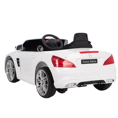 2.4G R/C Baby Ride On Toy Car avec 2,6 3,5KM/H de vitesse et de lumières LED fonction de musique