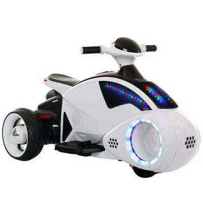 Montez sur une moto électrique pour enfants à trois roues avec des roues et de la musique clignotantes