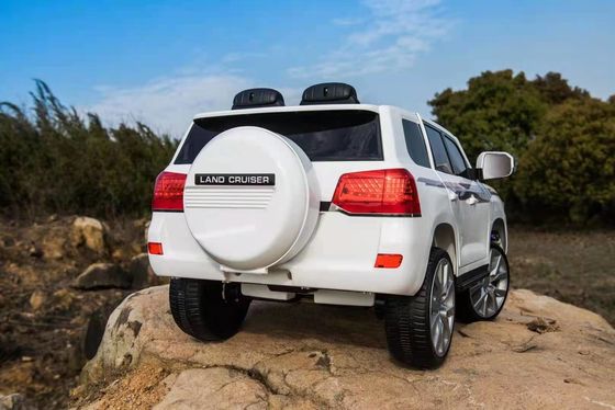 2023 Produits Noir/Blanc Double siège 12V télécommande batterie Voyage en voiture pour les enfants