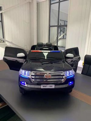 2023 Produits Noir/Blanc Double siège 12V télécommande batterie Voyage en voiture pour les enfants