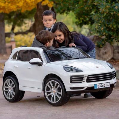 Commande à distance et musique Voyage sur les voitures de jouets électriques pour enfants Unisexe batterie alimentée