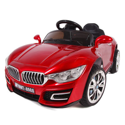Des jouets pour enfants rechargeables adaptés aux enfants de 3 à 8 ans et une télécommande 2.4G incluse