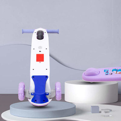 Roue de couleur clignotante silencieuse Enfants 3 roues sur scooter Voiture pliante avec matériau PP