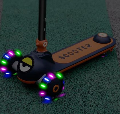 Un bouton pliable souple siège en cuir 3 roues Voyage sur scooter voiture pour les enfants et durable