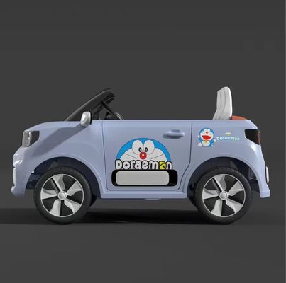 Conduite électrique en plastique sur une voiture de jouet 12v pour les enfants avec télécommande d'éducation précoce