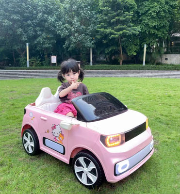 Conduite électrique en plastique sur une voiture de jouet 12v pour les enfants avec télécommande d'éducation précoce