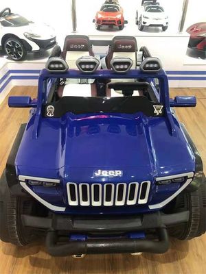 Voyage électrique en plastique pour enfants sur une voiture de jouet avec une boîte de rangement surdimensionnée et quatre roues