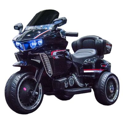 Des enfants en plastique montent sur une mini moto avec une fonction d'éducation précoce et une histoire anglaise