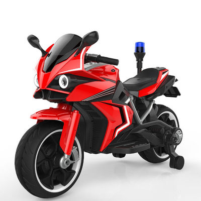 Voyage électrique des enfants sur la moto de la police, voiture à démarrage simple et feux de police